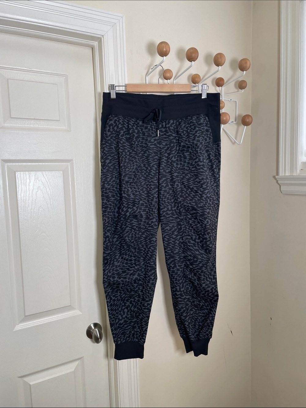 Lululemon - Dance Studio Mid-Rise Jogger Leopard Print Black Grey - 12